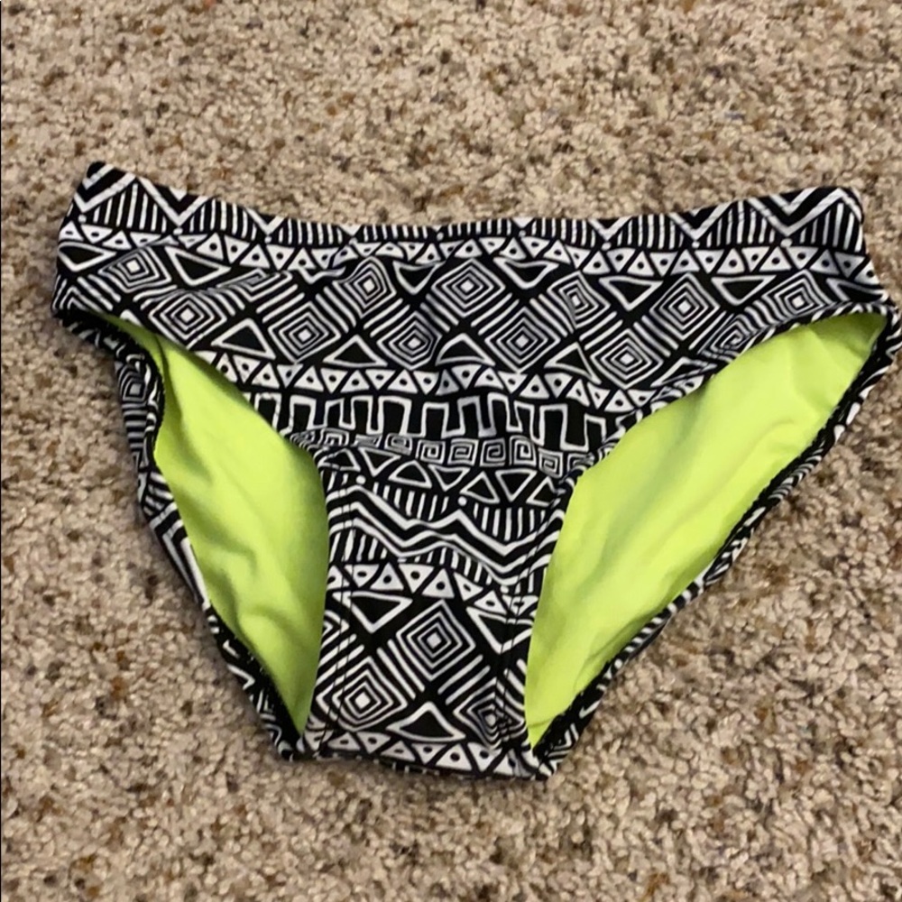 Black and white patterned swimsuit bottoms